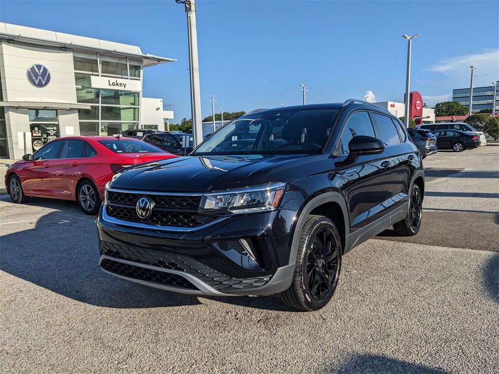 2024 Volkswagen Taos SE photo 3