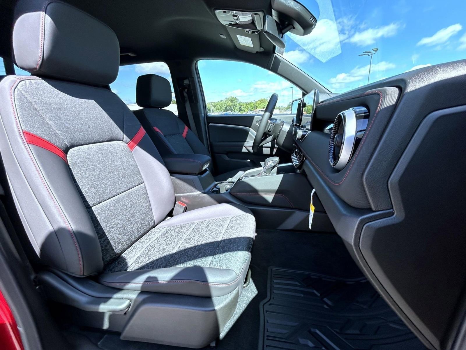 2026 Chevrolet Colorado Z71 photo 15