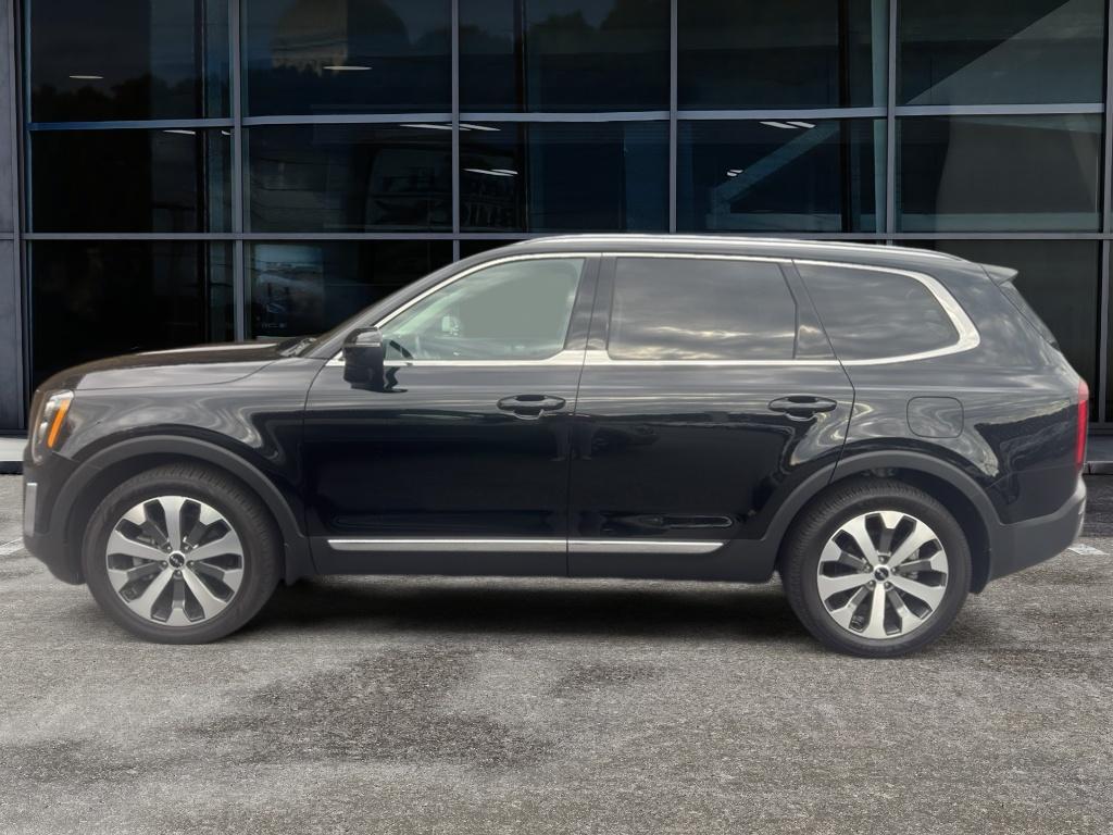 2022 Kia Telluride EX photo 2