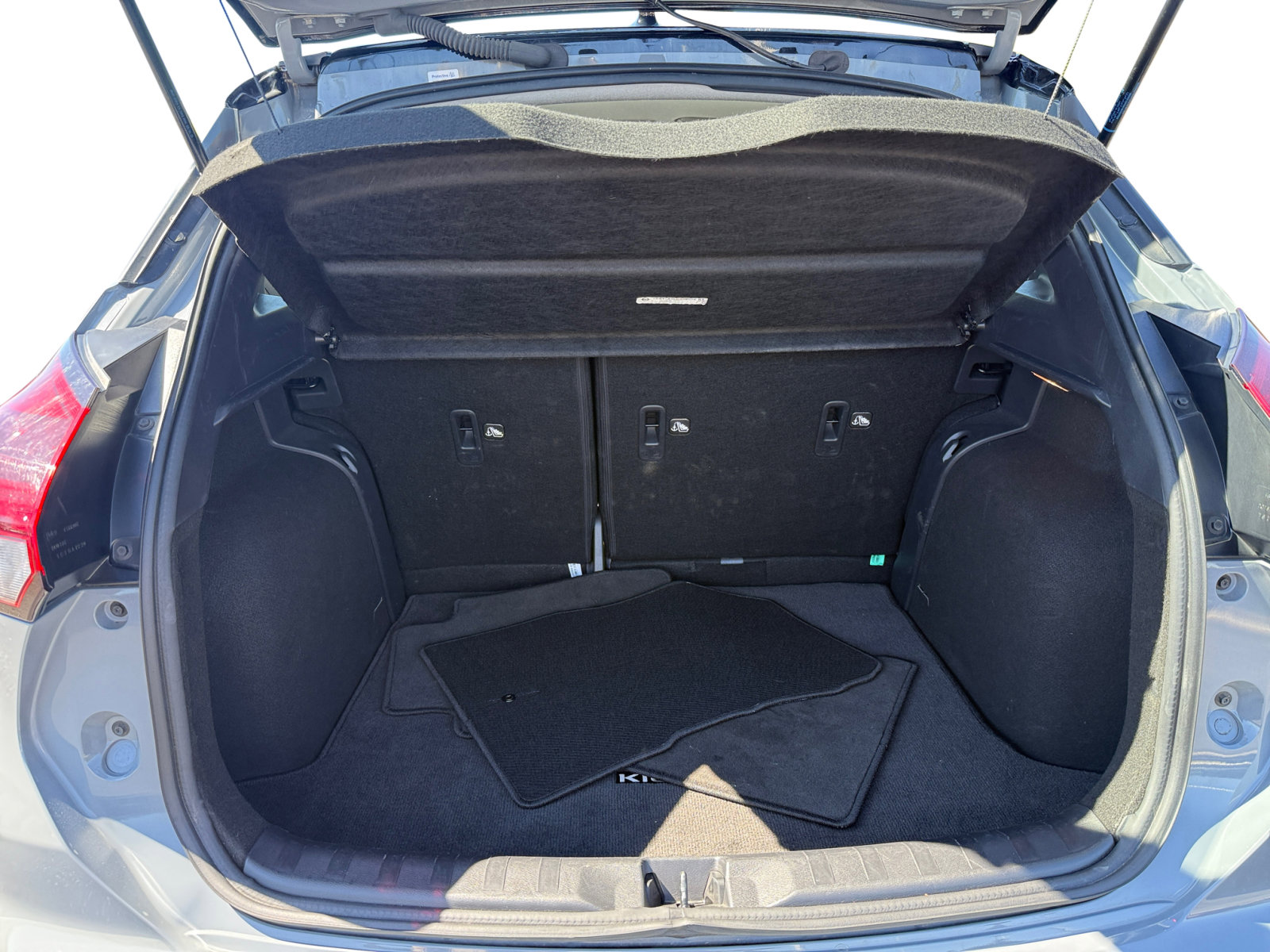 2023 Nissan Kicks SR photo 14