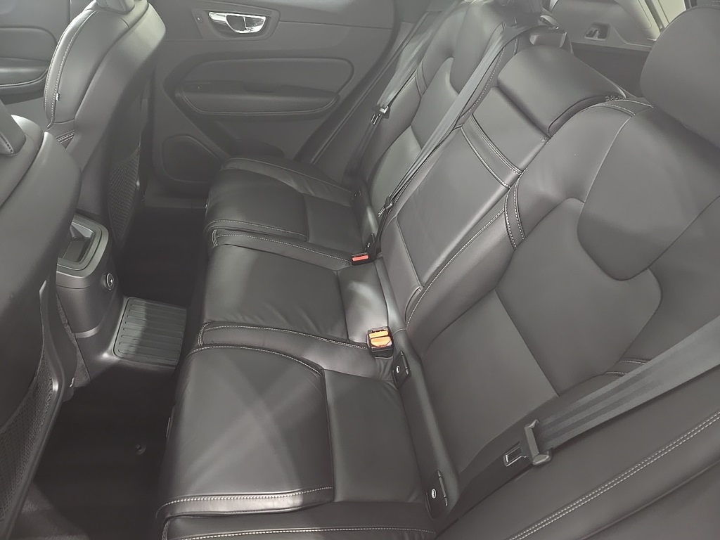 2021 Volvo XC60 Recharge Hybrid T8 Inscription photo 19