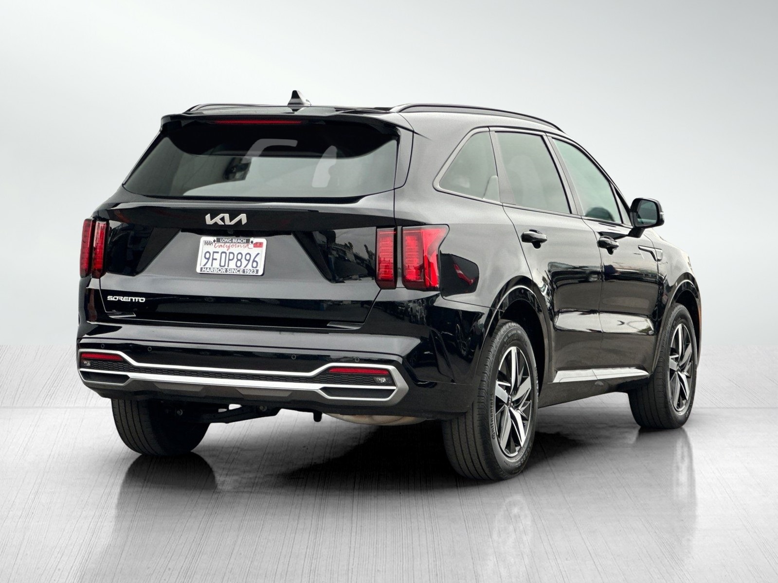 2023 Kia Sorento S photo 2