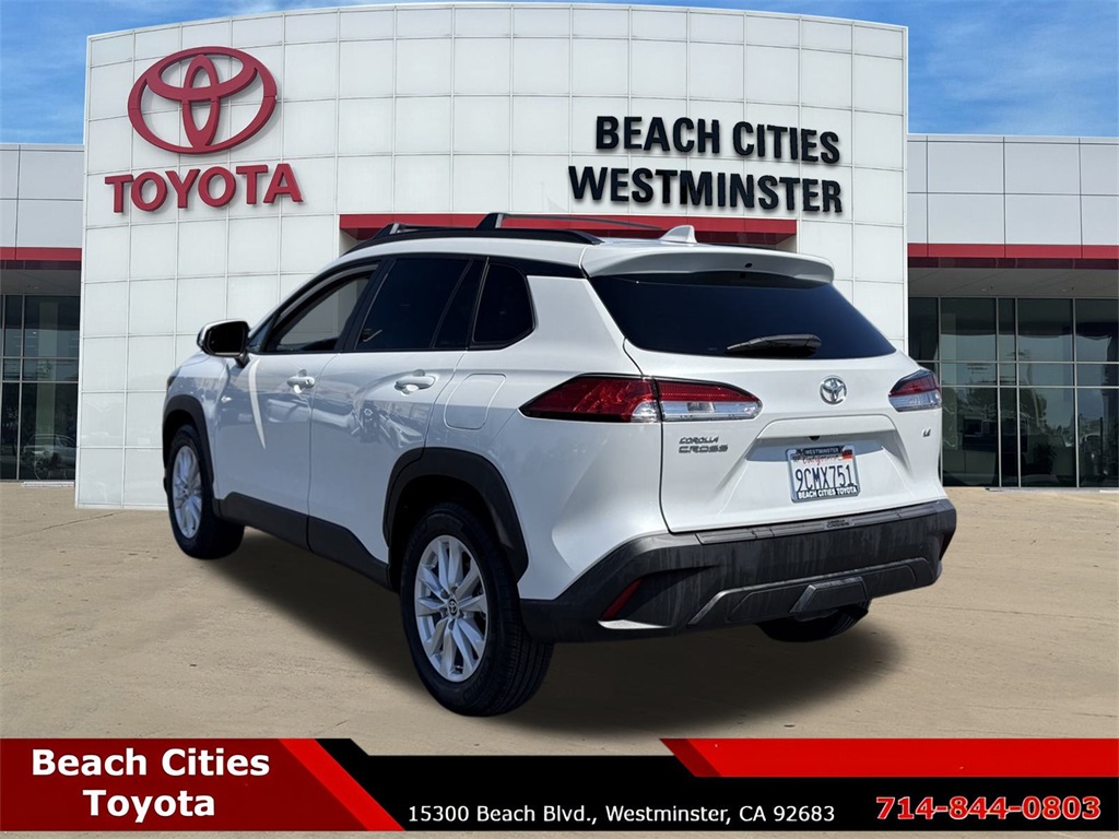2022 Toyota Corolla Cross LE photo 8