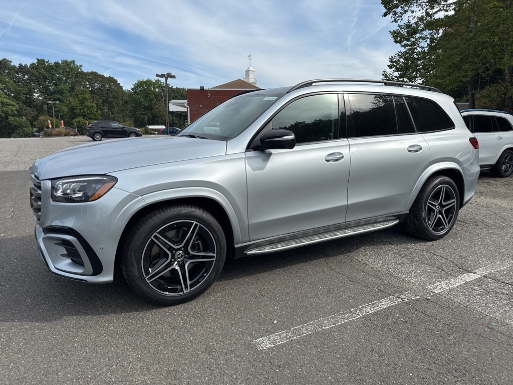 2026 Mercedes Benz GLS 450 4MATIC photo 4