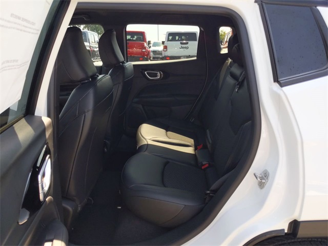 2026 Jeep Compass Latitude Altitude Special Edition photo 16