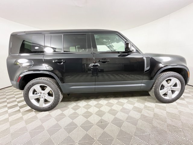 2024 Land Rover Defender 110 SE photo 5