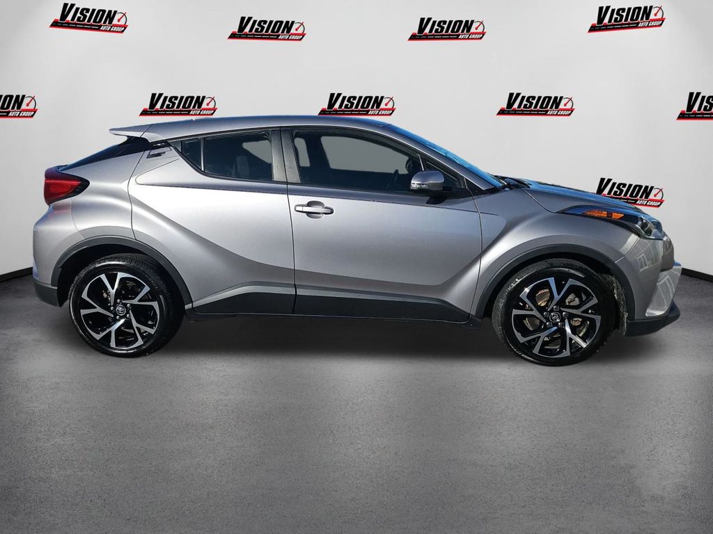 2019 Toyota C-HR LE photo 2
