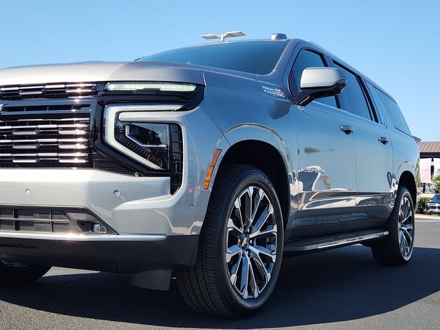 2025 Chevrolet Suburban High Country photo 2