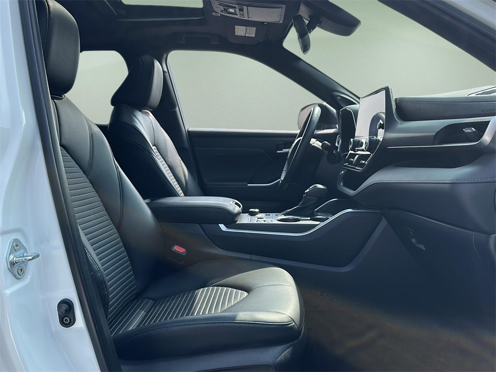 2023 Toyota Highlander XSE photo 16