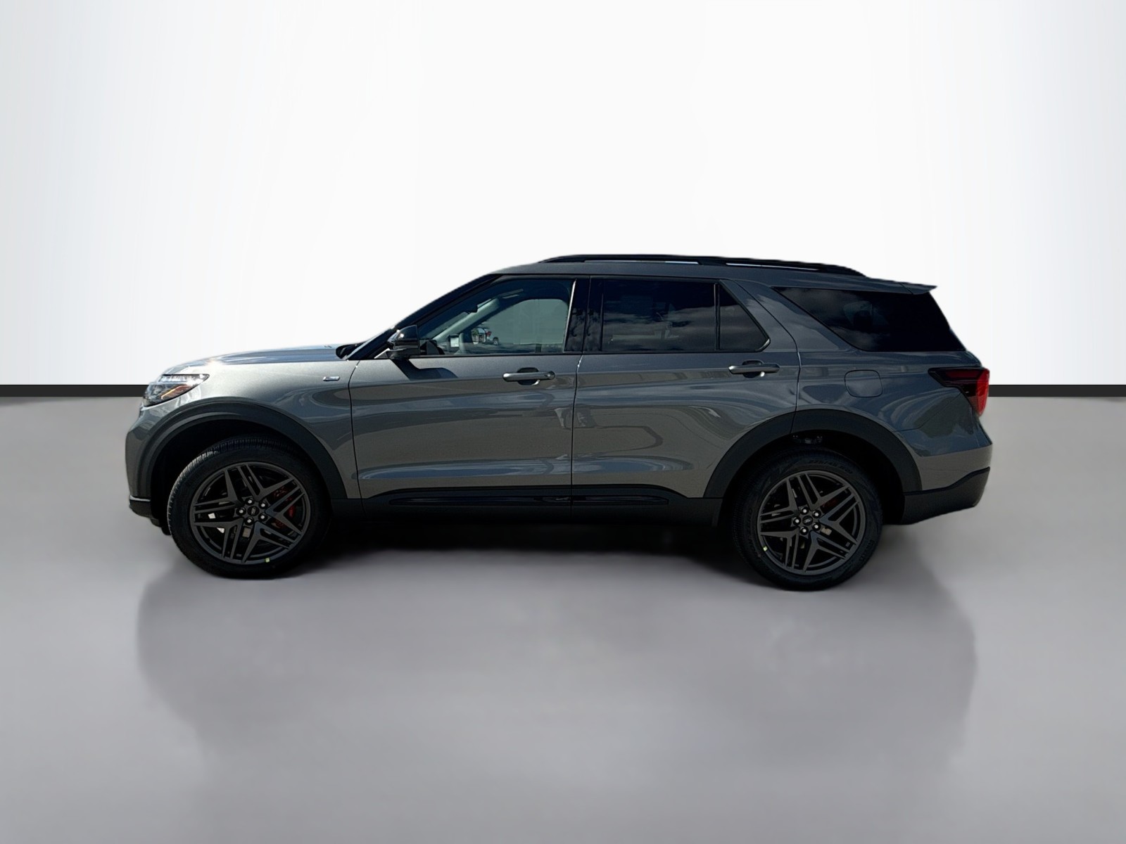 2025 Ford Explorer ST-Line photo 8