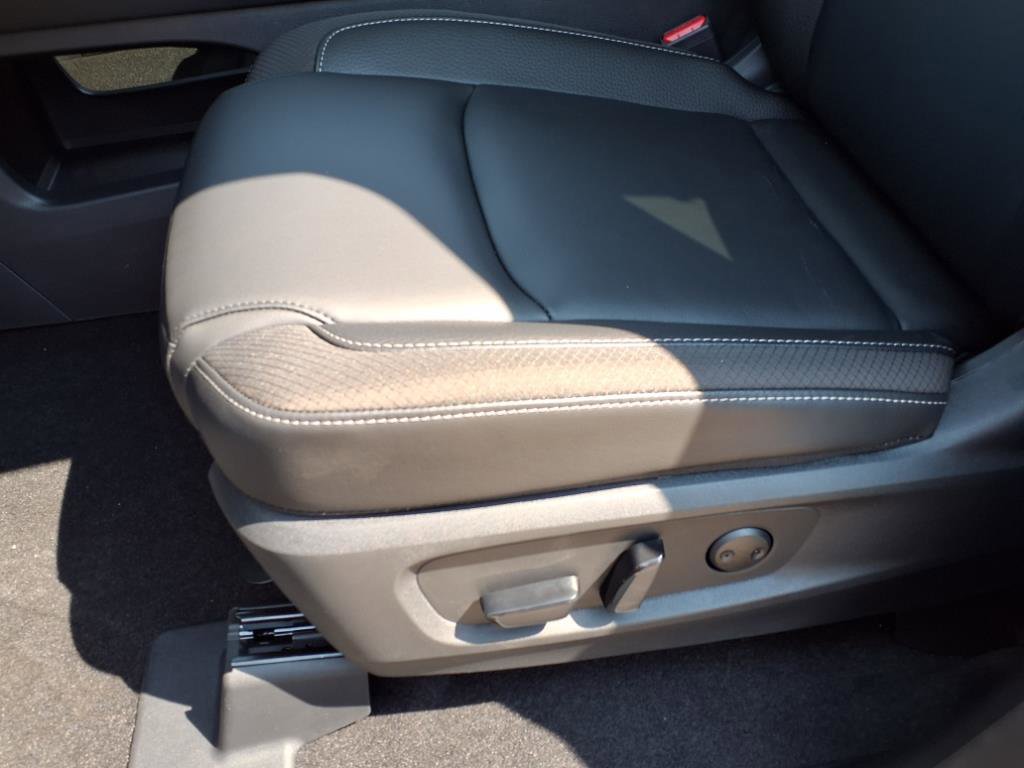 2025 Nissan Pathfinder SL photo 14