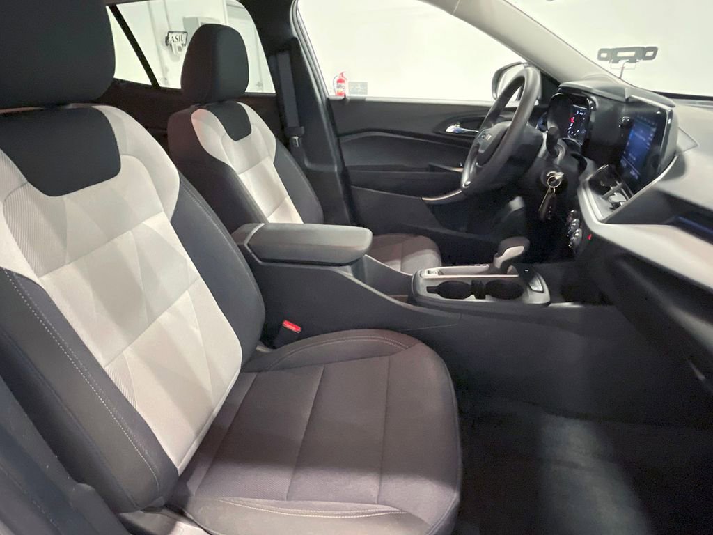 2024 Chevrolet Trax LS photo 16