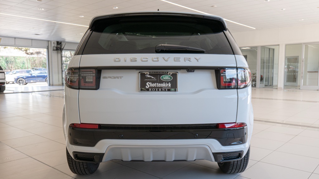 2025 Land Rover Discovery Sport S photo 4