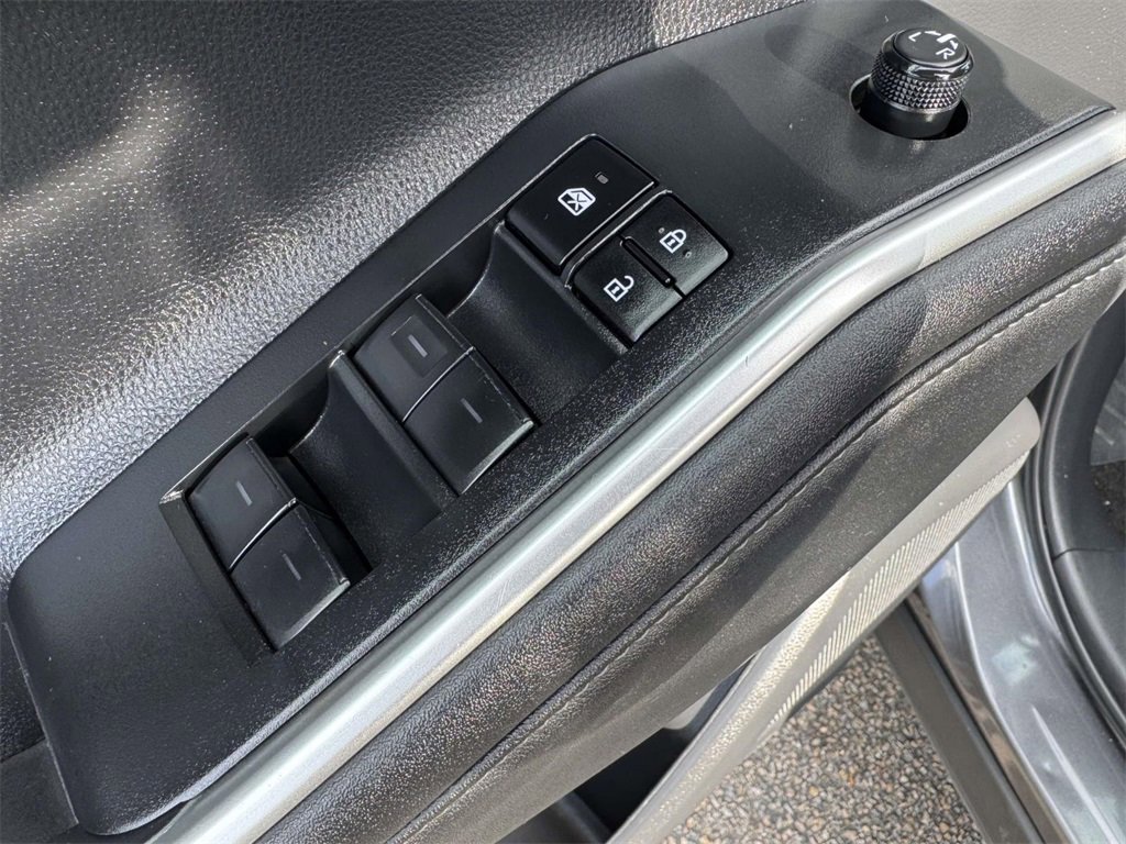 2023 Toyota Highlander LE photo 10