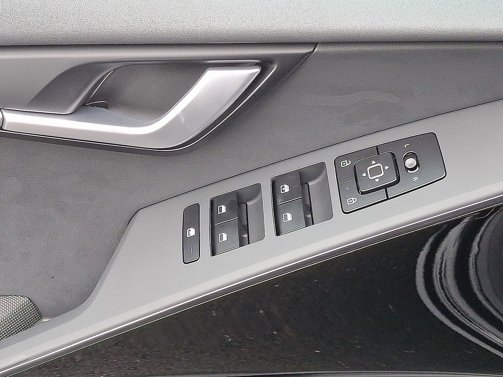 2025 Kia Niro EX photo 3