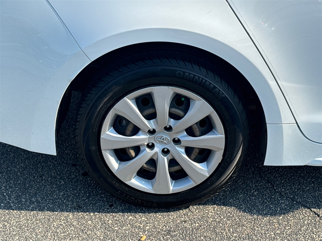 2021 Toyota Corolla LE photo 15