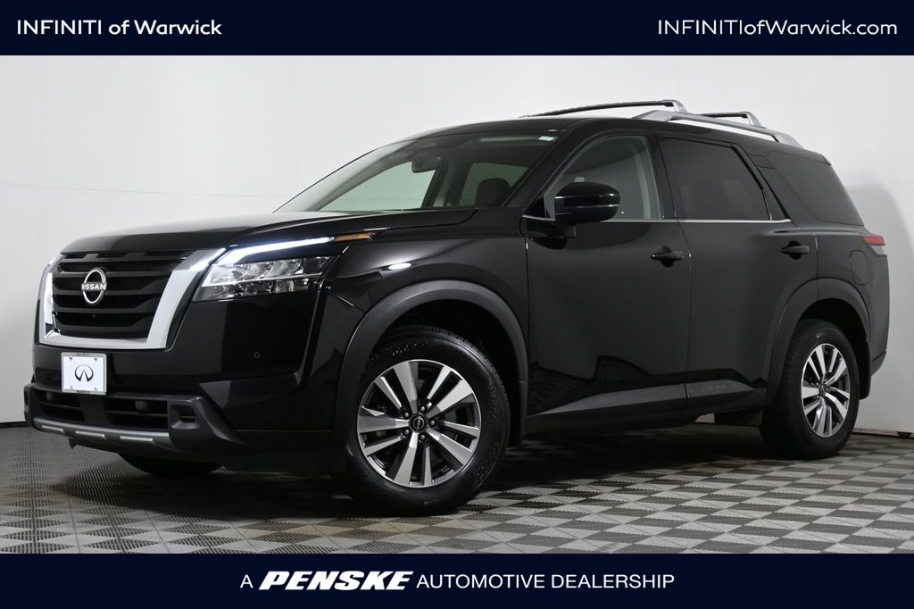 2023 Nissan Pathfinder SL's photo