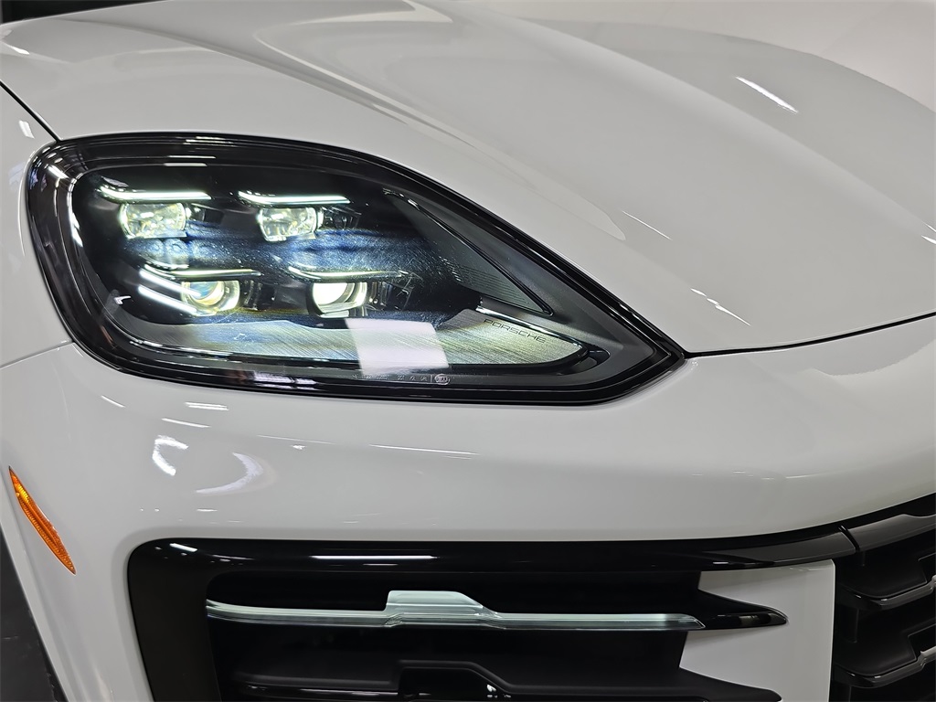 2025 Porsche Cayenne photo 12