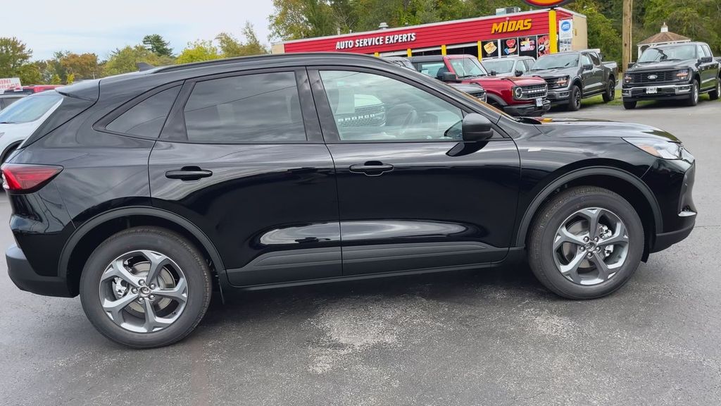 2025 Ford Escape ST-Line photo 4
