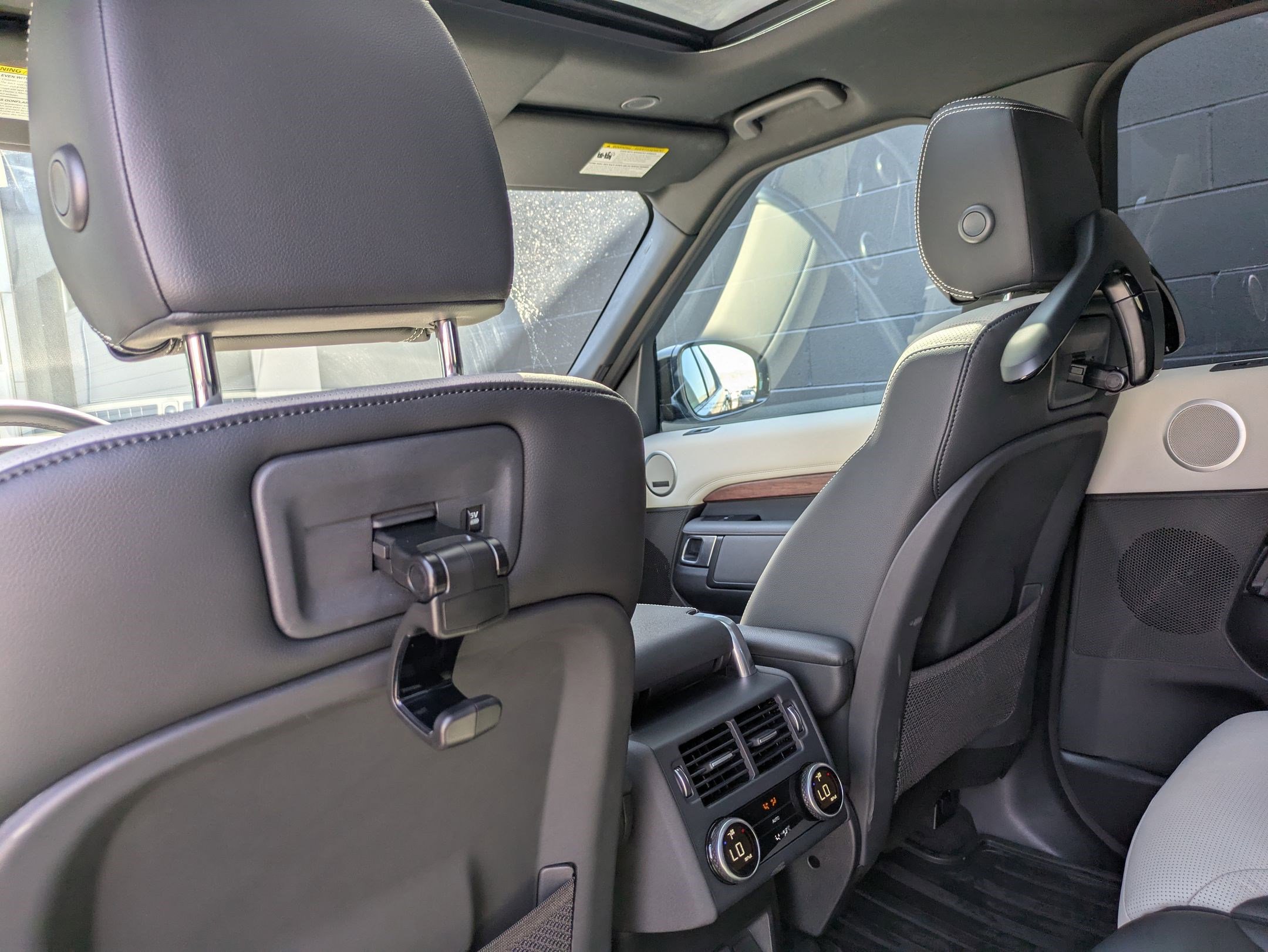2023 Land Rover Discovery P300 S S R-Dynamic photo 21