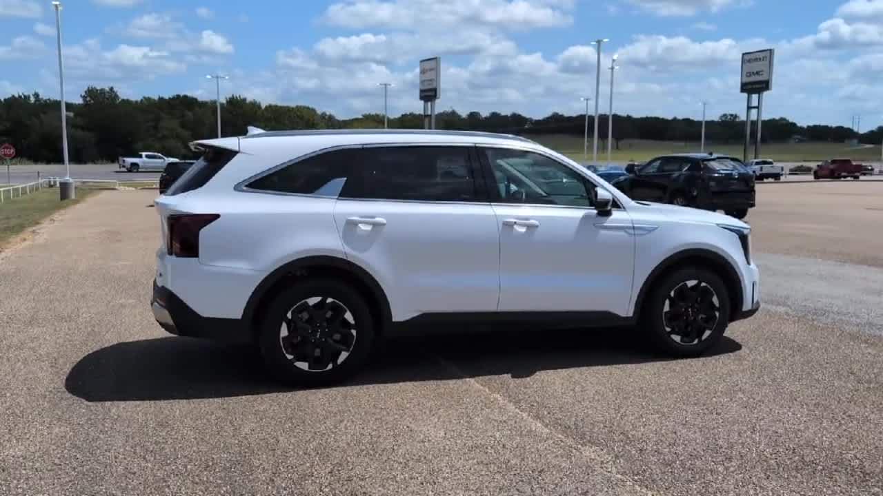 2024 Kia Sorento S photo 3