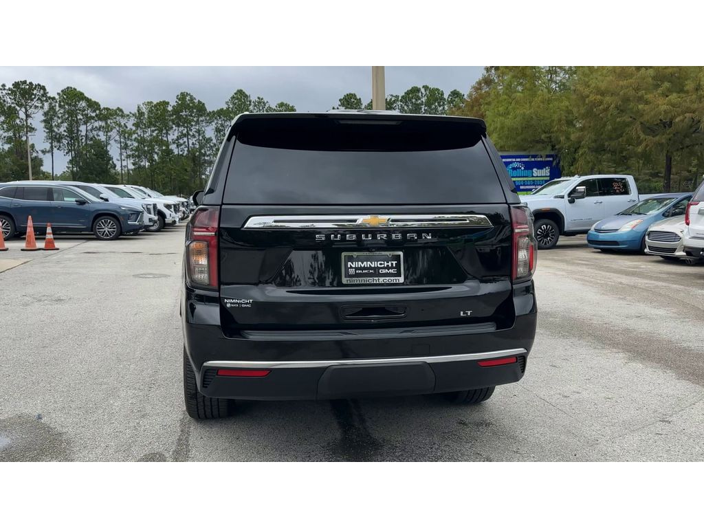 2021 Chevrolet Suburban LT photo 7