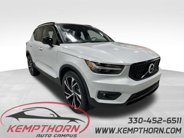 2022 Volvo XC40 R-Design's photo
