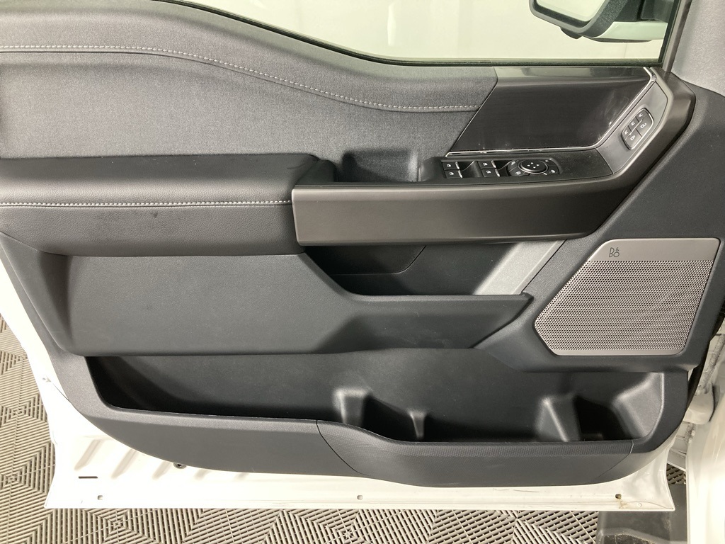 2025 Ford F-150 Lariat photo 9