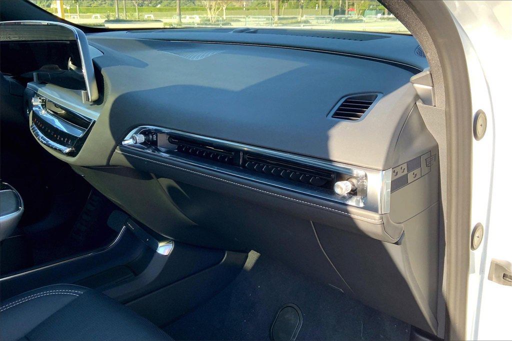 2025 Cadillac Lyriq Luxury photo 26