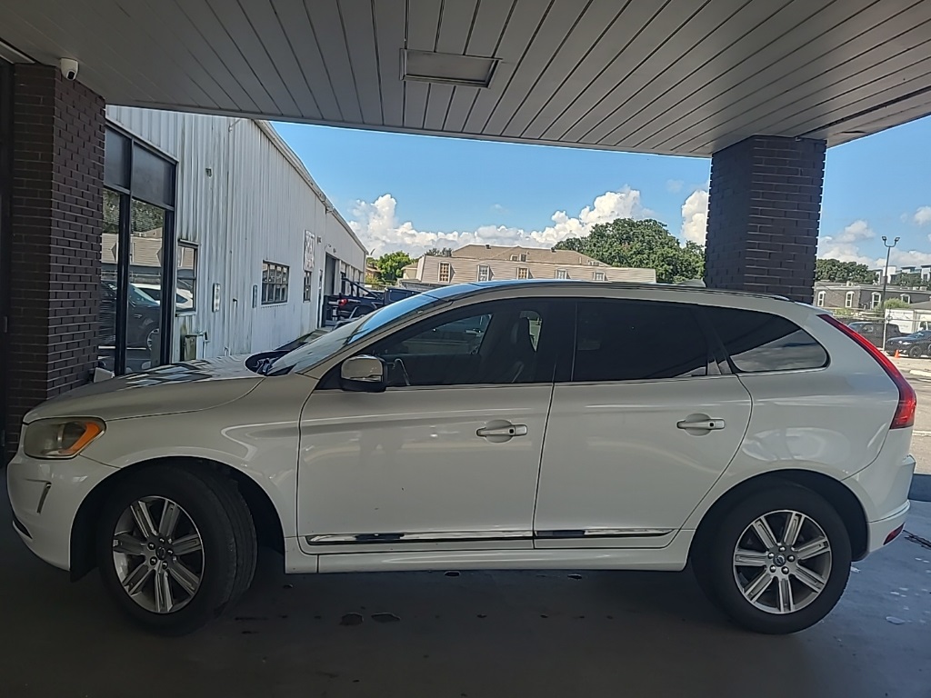 2017 Volvo XC60 T5 Inscription photo 2