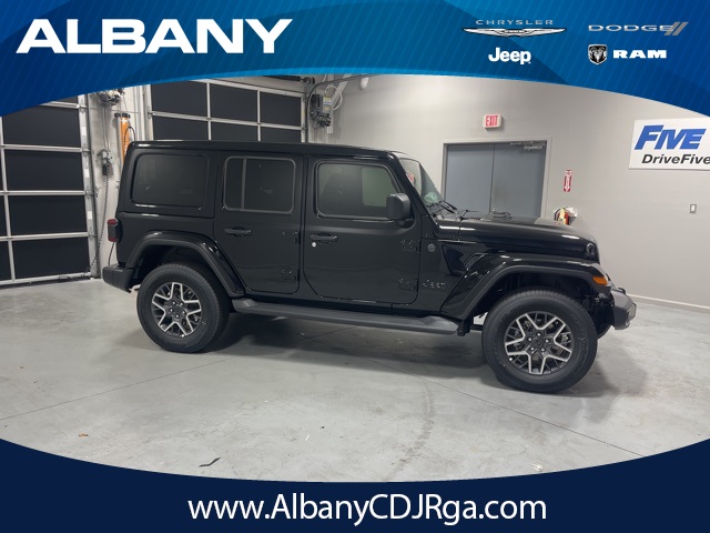 2025 Jeep Wrangler 4-Door Sahara's photo