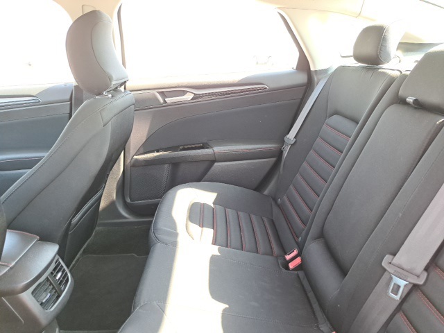2016 Ford Fusion SE photo 14