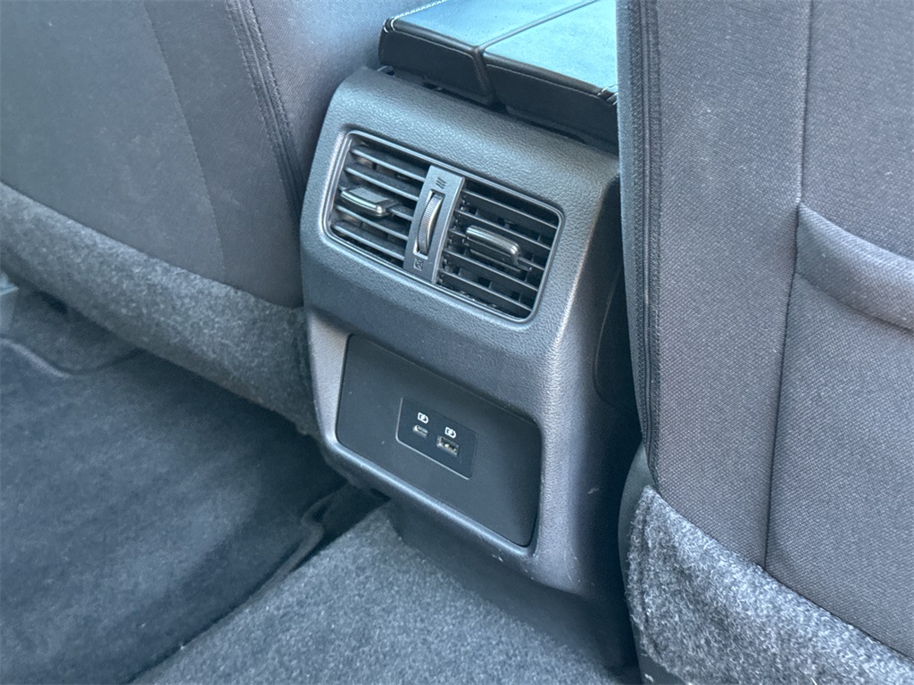 2023 Nissan Rogue SV photo 17