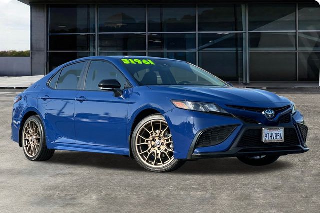 2024 Toyota Camry Hybrid SE photo 2