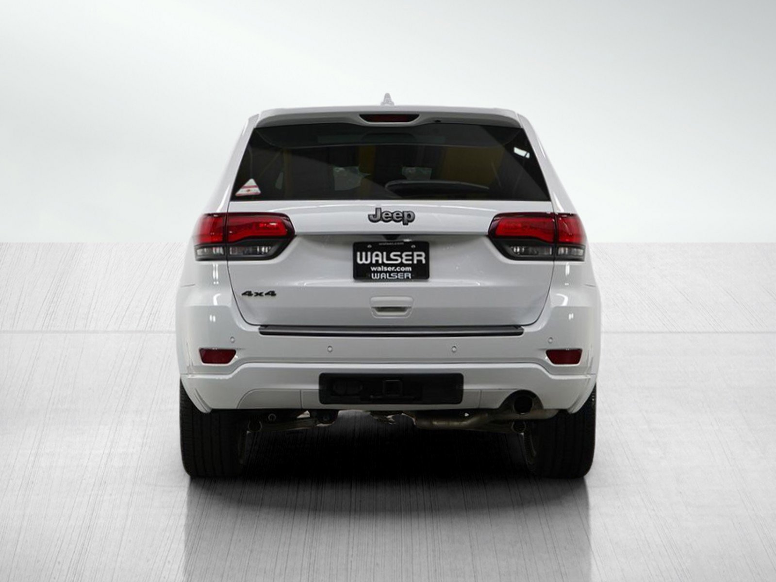 2021 Jeep Grand Cherokee Anniversary Edition photo 2