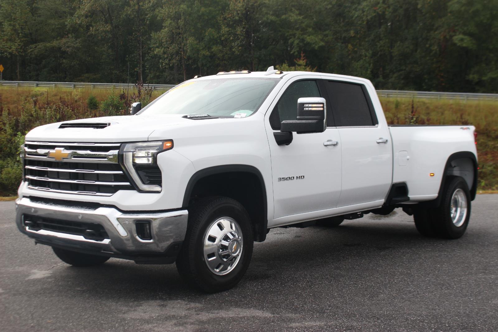 2025 Chevrolet Silverado 3500HD LTZ photo 3