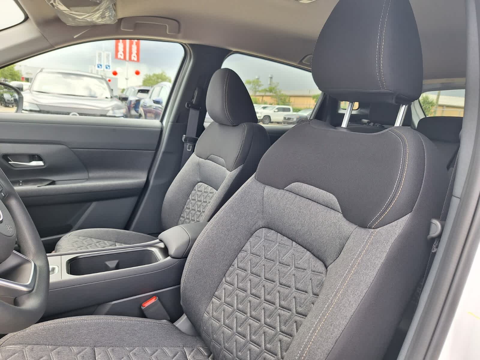 2025 Nissan Kicks SV photo 11