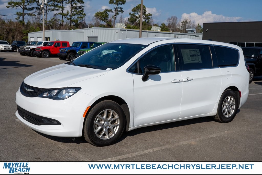 2025 Chrysler Voyager LX's photo