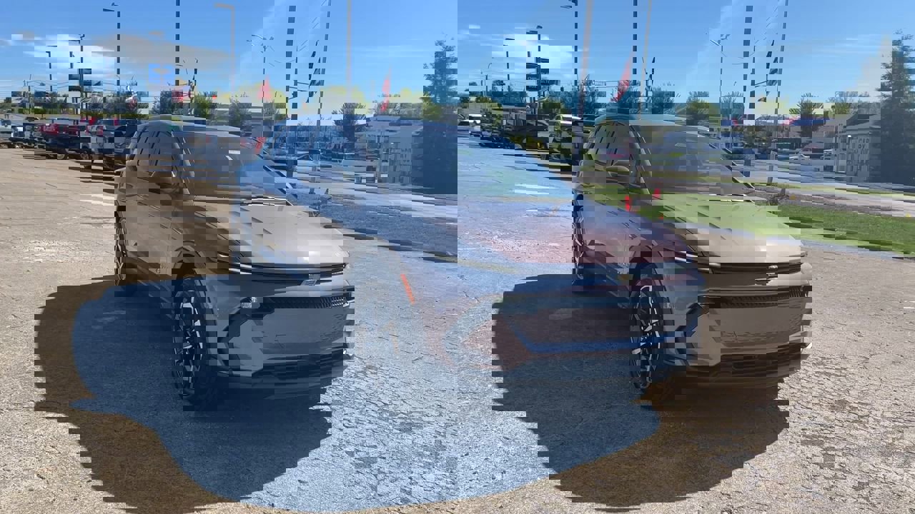 2026 Chevrolet Equinox EV 1LT photo 3