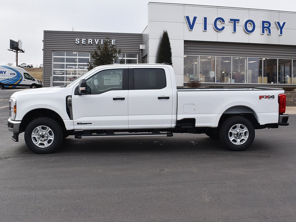 2025 Ford F-250 XLT photo 2