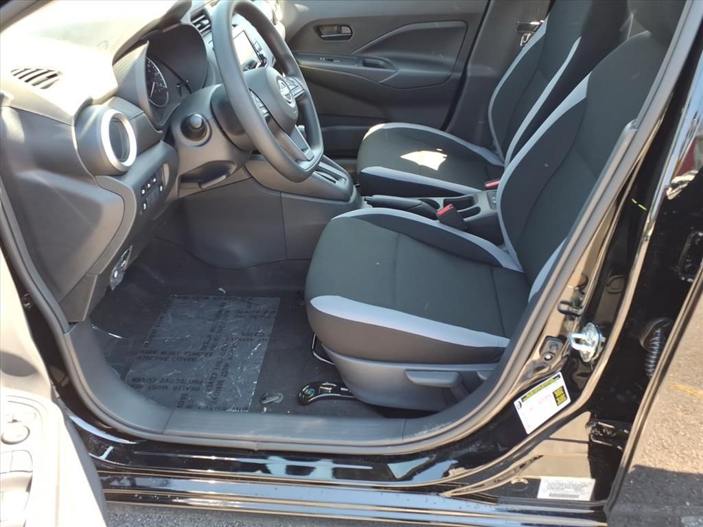 2025 Nissan Versa S photo 10