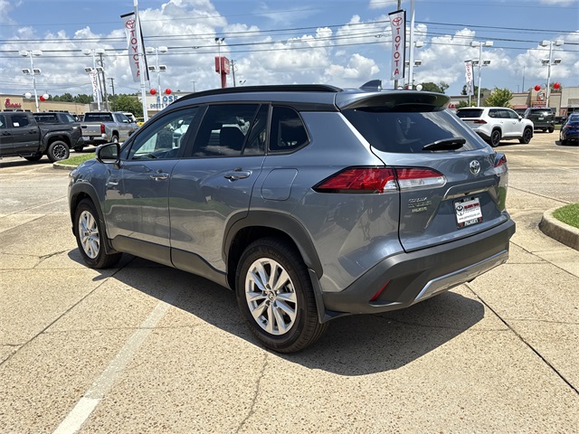 2024 Toyota Corolla Cross LE photo 5
