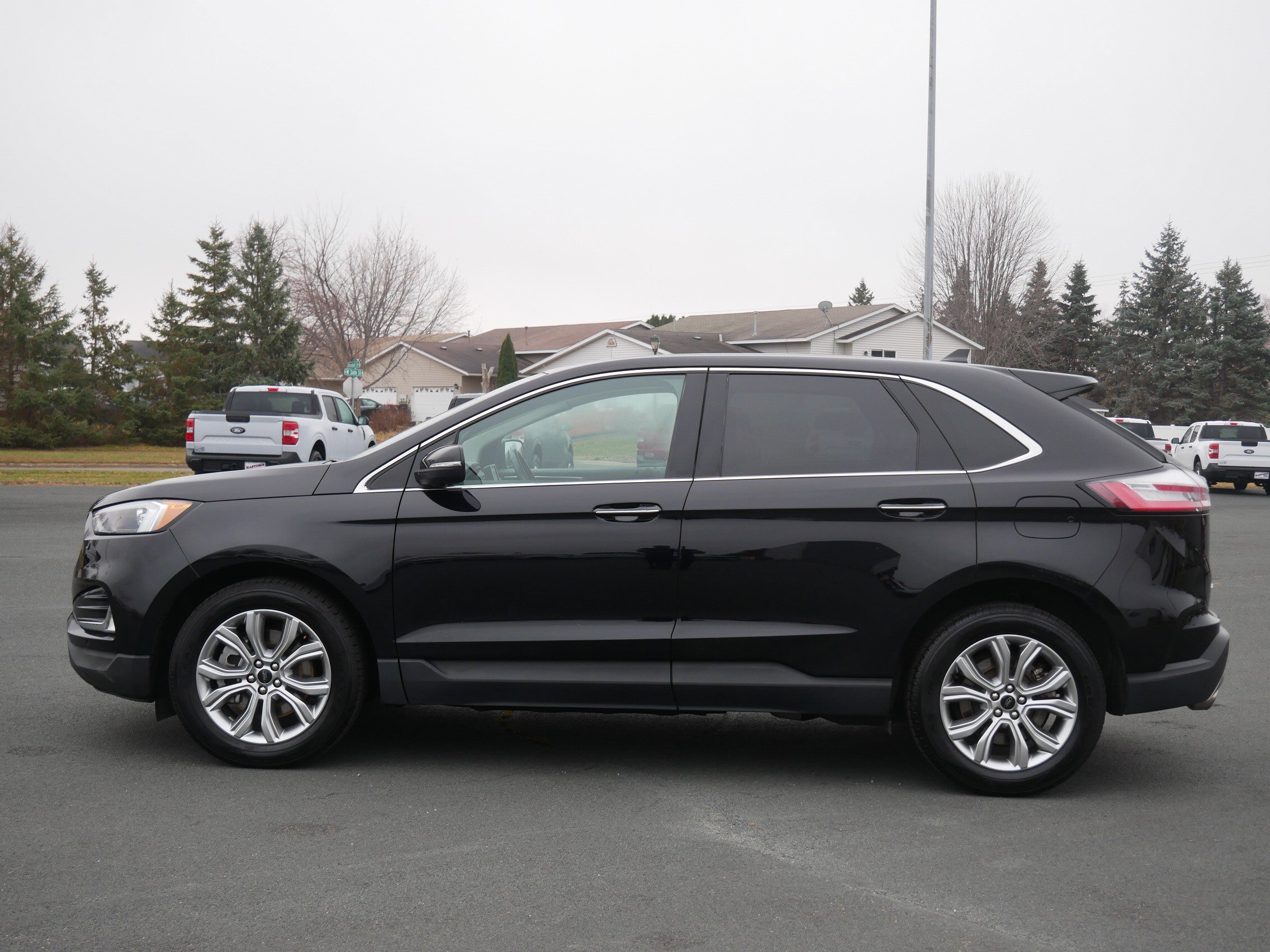 2024 Ford Edge Titanium photo 2