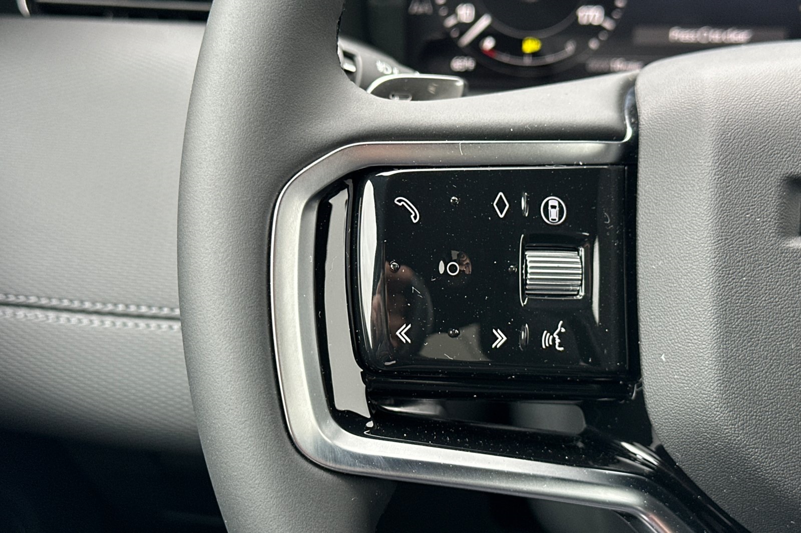 2025 Land Rover Discovery Sport Dynamic SE photo 25