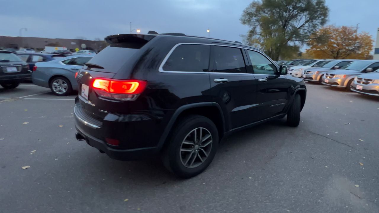 2017 Jeep Grand Cherokee Limited photo 2