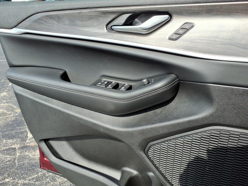 2025 Jeep Grand Cherokee Limited photo 2