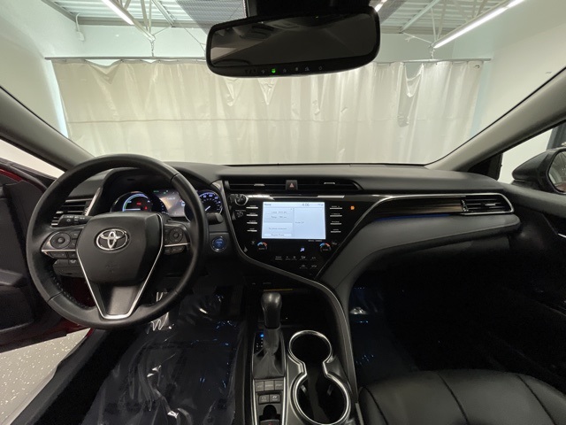 2020 Toyota Camry Hybrid XLE photo 13
