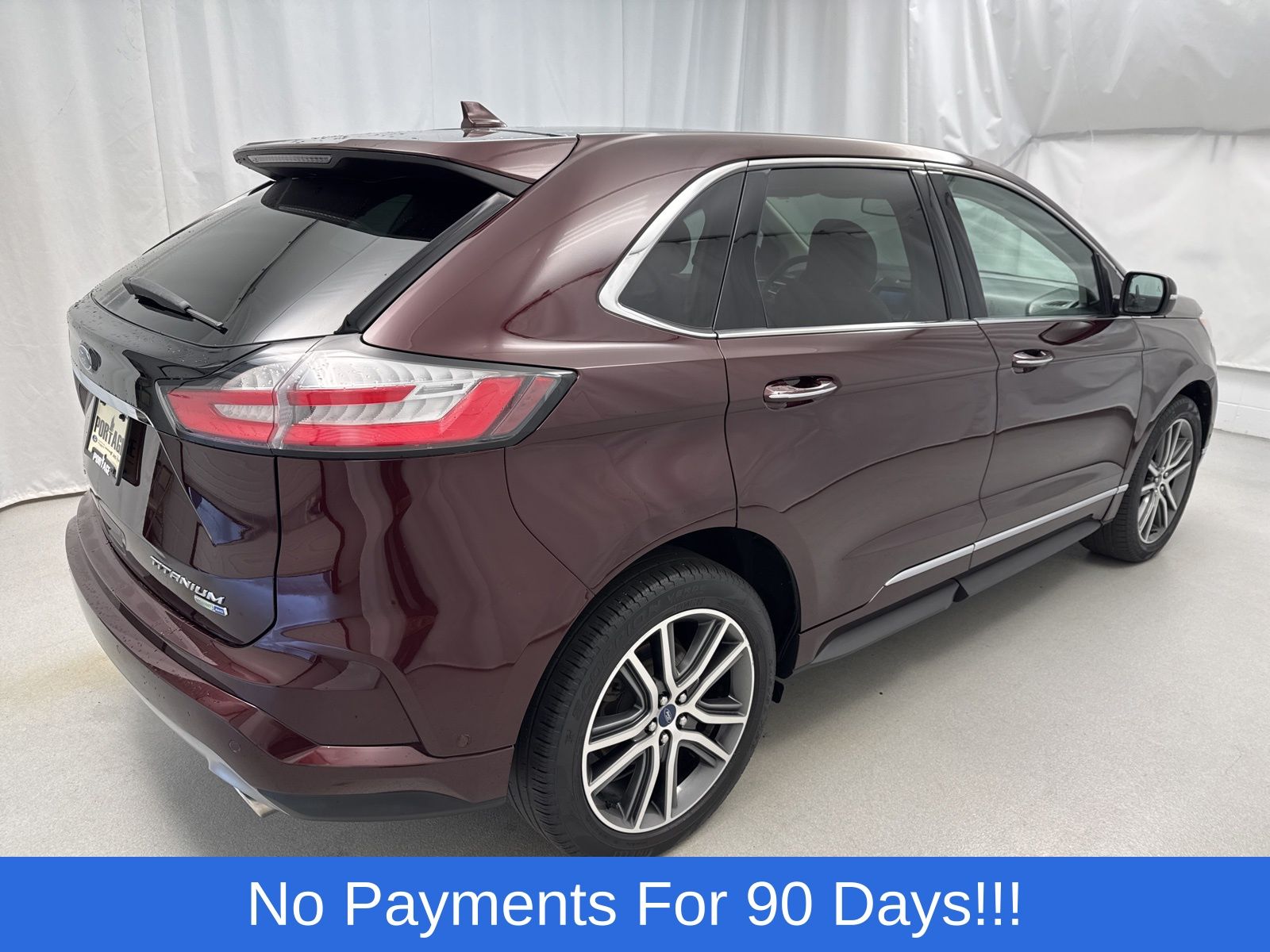 2019 Ford Edge Titanium photo 2