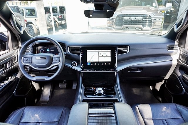 2023 Jeep Wagoneer L Series II photo 18
