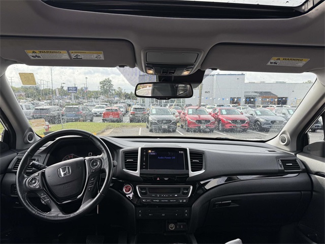 2017 Honda Pilot Elite photo 2